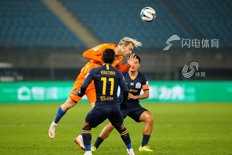 爱游戏体育-包含队员互相推搡引争议，卓尔患上内斗危机的词条