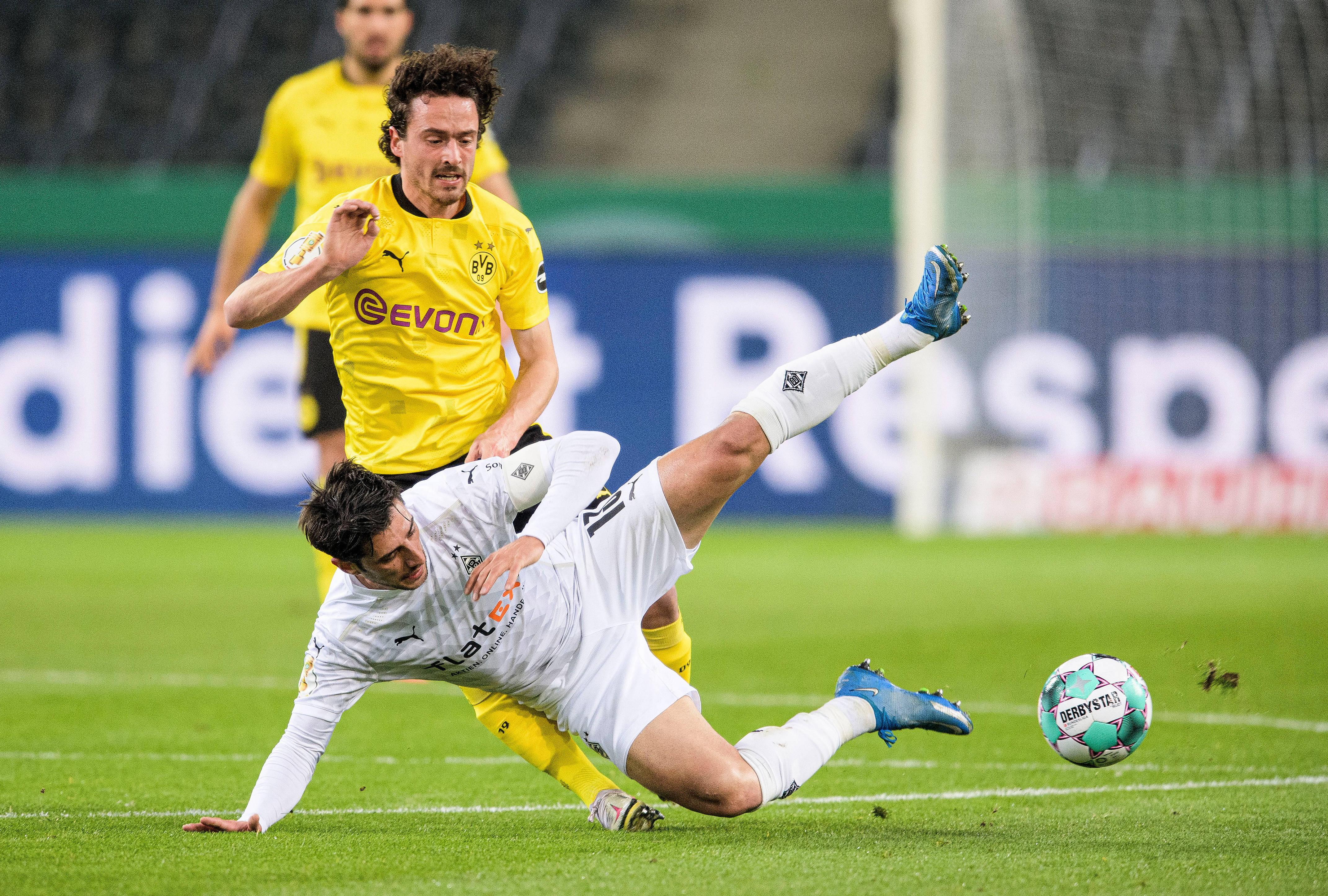 爱游戏-多特蒙德球员努力训练，迎接激烈对阵的简单介绍